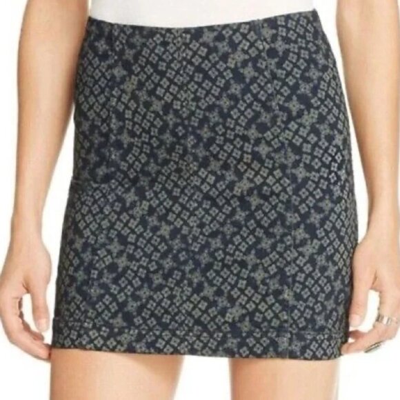 FREE PEOPLE || Geometric star print mini skirt - Size 4 - Picture 3 of 5